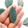 Pandant Frunza bronz patinat verdigris - charm - vintage patina leaf