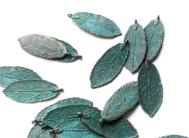 Pandant Frunza bronz patinat verdigris - charm - vintage patina leaf