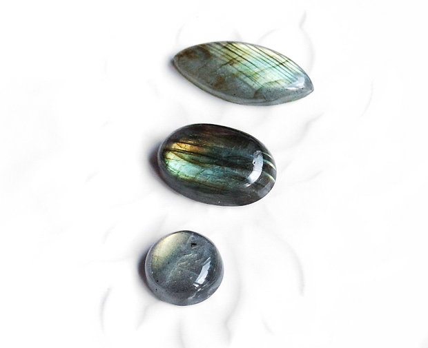 Set 3 Labradorite flashy - marchiza, oval, rotund - Q00246