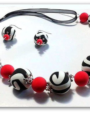Set unicat în nuanţe de negru, roşu şi alb fosforescent ,,Zebra love''