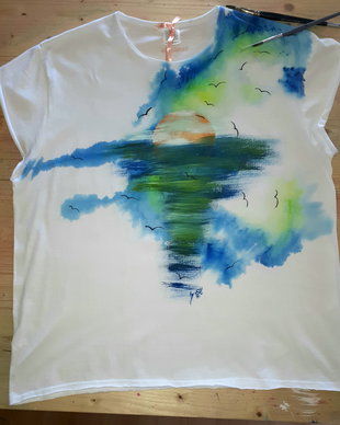 Tricou pictat manual mare si soare