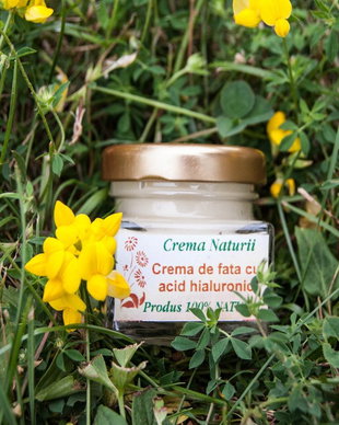 Crema pentru ten matur 30 + cu acid hialuronic pur si apa de trandafiri