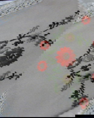 Fata de masa brodata