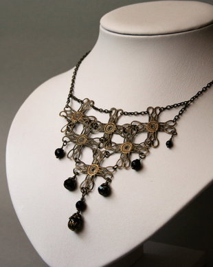 Colier cu margele onix in stil gothic