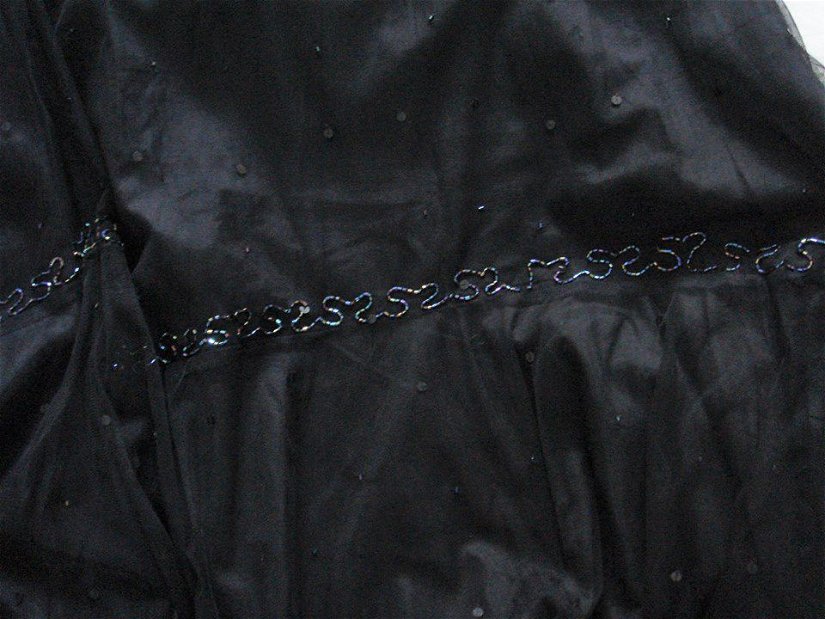 OFERTA - Fusta noua, din tul negru, accesorizata cu paiete si margelute