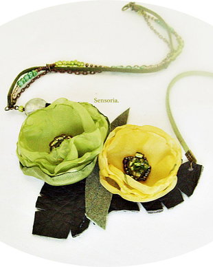 colier floral verde galben