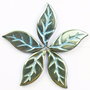9778 - (4buc) Frunze sculptate hematit, verde efect iridescent, 27x12x3mm