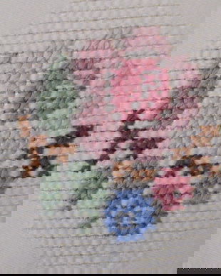 Fata de masa cu broderie