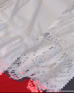 Set 2 huse cu broderie si dantela