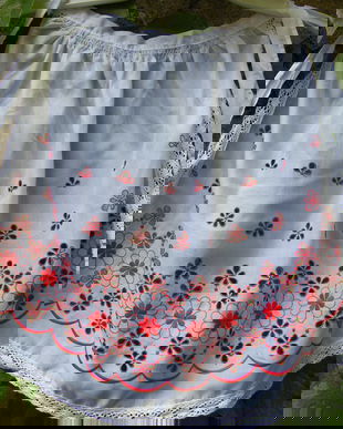 Sortulet brodat -fetite