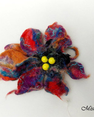 Clema par/ Brosa impaslita floare multicolora