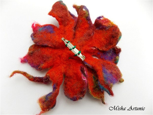 Brosa impaslita floare multicolora