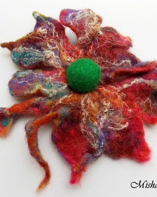 Brosa impaslita floare multicolora