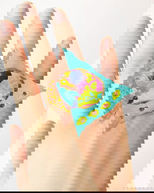 Inel supradimensionat din piele si carton tratat si pictat cu motive abstracte, inel foarte mare din piele turcoaz, inel colorat handmade unicat, inel din piele naturala