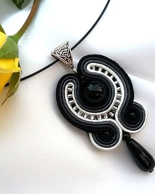 Pandantiv soutache cu margele din onix