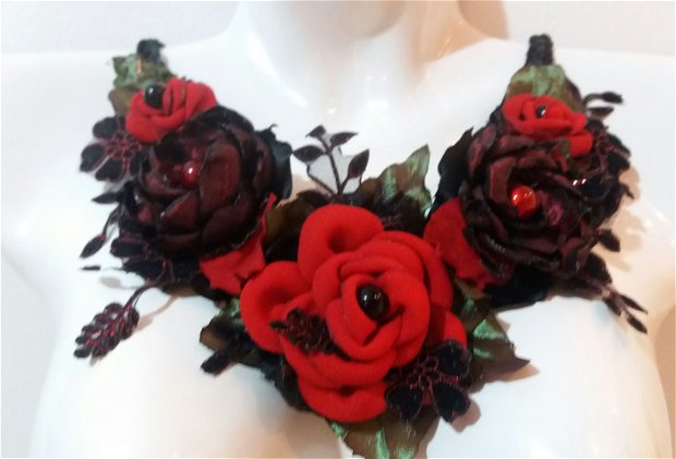 princess mask Breakdown Colier cu flori textile | Breslo