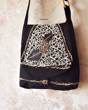 geanta neagra cu decor vintage