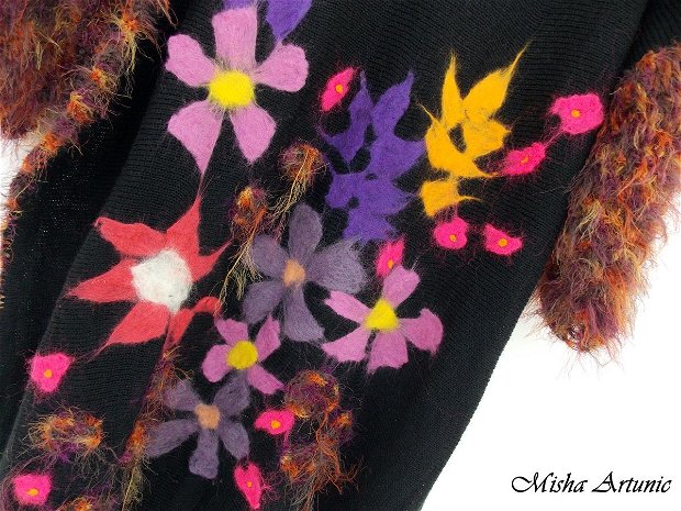 Rochita/ Tunica din tricot cu flori impaslite si maneci pufoase