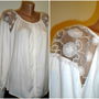 BLUZA CU UMERI DANTELATI