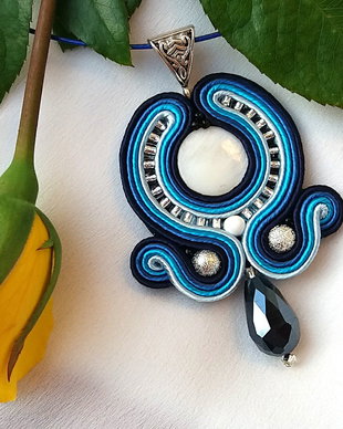 Pandantiv soutache albastru cu sidef