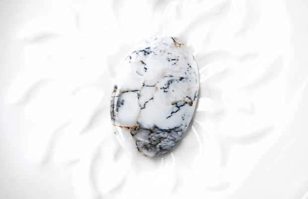 Cabochon  opal dendritic