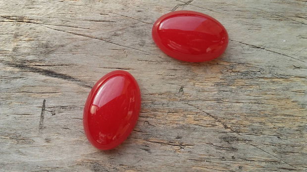 Cabochon jad rosu, 30x20 mm