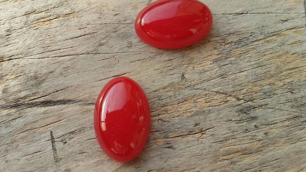 Cabochon jad rosu, 30x20 mm