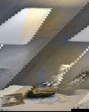 LAMPA DE MASA CU UN CAINE CHIUAUA