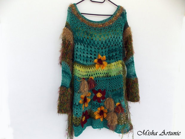 Pulover chic crosetat, cu flori impaslite si franjuri