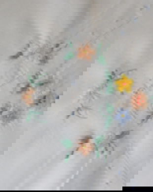 Fata de masa cu broderie