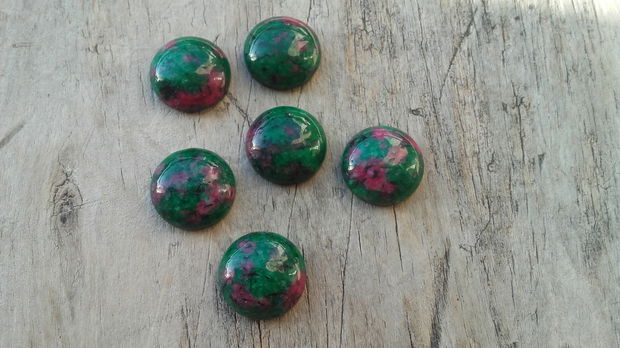 Cabochon ruby zoisit, 16 mm