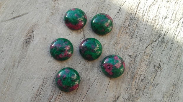 Cabochon ruby zoisit, 16 mm