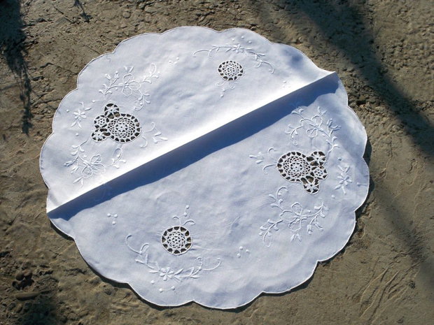 Broderie1(rezervat Claudia)