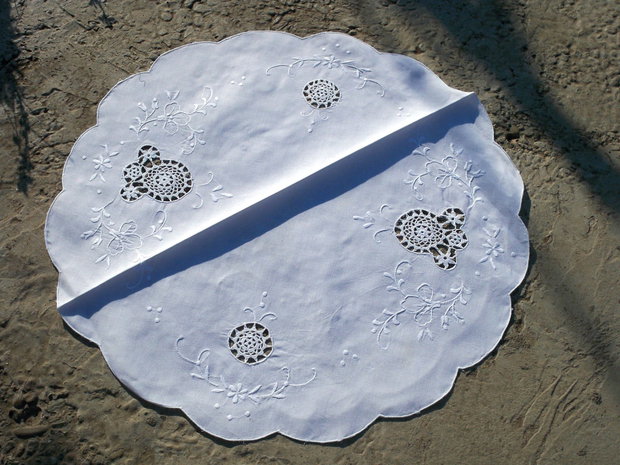 Broderie1(rezervat Claudia)