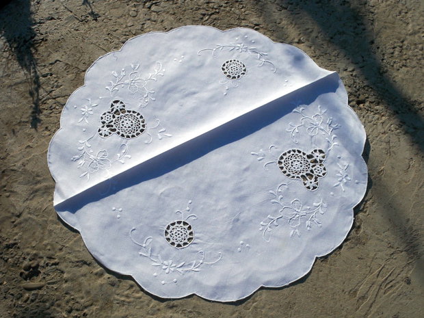 Broderie1(rezervat Claudia)
