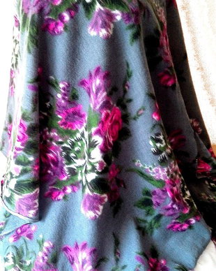 Poncho din lana... buchetede flori