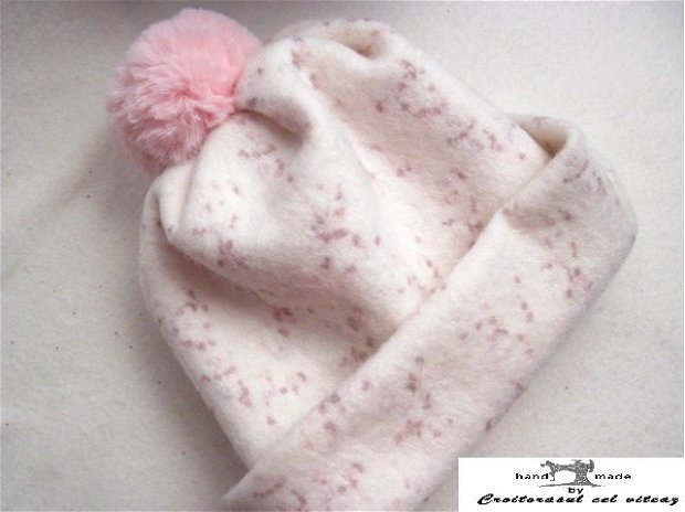 Caciulita din tricot angora cu canaf din roz
