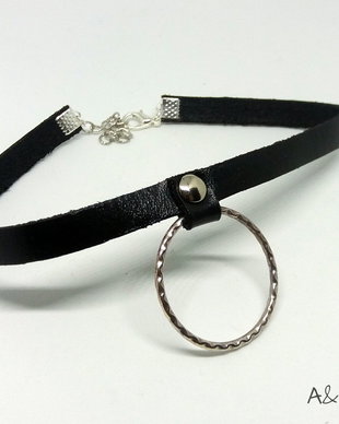 Chocker din piele cu cerc