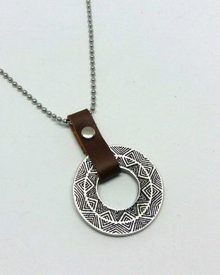 Colier "Crescent" - baza de piele