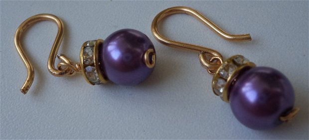 Cercei cu sarma gilt ,ringstone cu cristale albe si perla tip mallorca - royal lilac