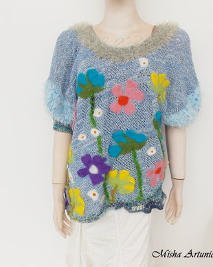 Pulover din tricot cu floricele impaslite
