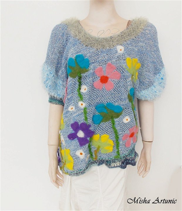 Pulover din tricot cu floricele impaslite