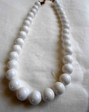 colier alb