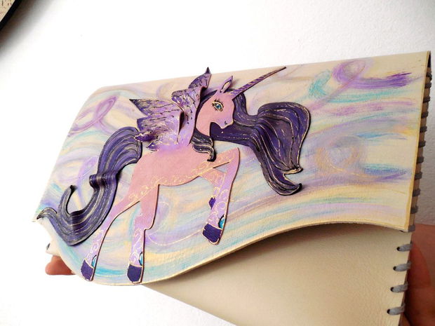 Poseta plic handmade unicat din piele naturala -Gentle Unicorn