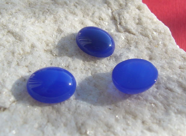 (2 bucati) Cabochon oval din agata royal blue aprox 4x10x12 mm