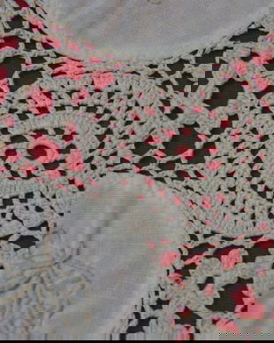 Fata de masa cu broderie manuala