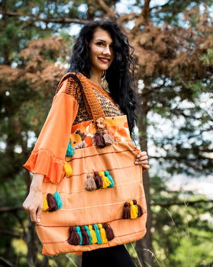 geanta vintage,boho chic , cu ciucuri  si floricele