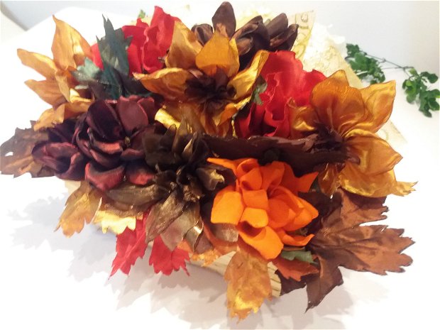 Aranjament floral in nuante de toamna/Decoratiuni/Cadou