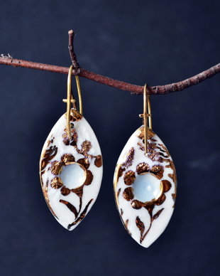 cercei din portelan si tortite din argint placate cu aur de 14 K si insertii de aur lichid - FLORAL