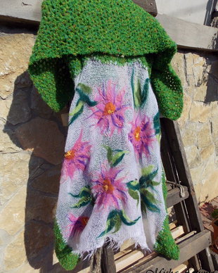 Cardigan crosetat si crizanteme impaslite